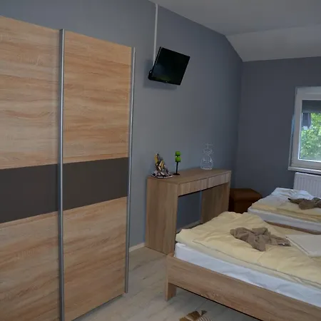 Bed & Breakfast Halaszcsarda Etterem Es Panzio *