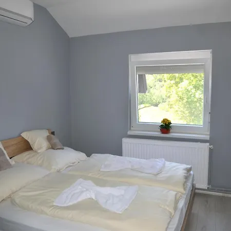 Bed & Breakfast Halaszcsarda Etterem Es Panzio *